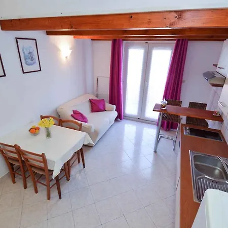 2 Bedroom Gorgeous In * פולה