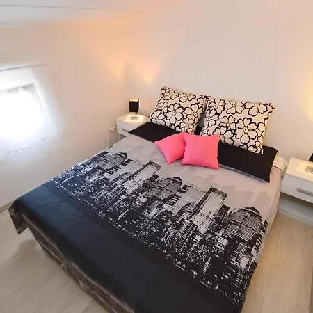 2 Bedroom Gorgeous In Apartmán Pula