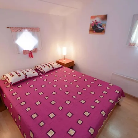 2 Bedroom Gorgeous In דירה *