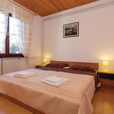 2 Bedroom Gorgeous In *