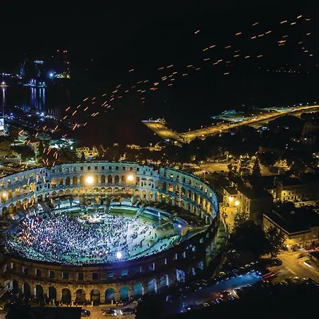 Apartmán 2 Bedroom Amazing In *