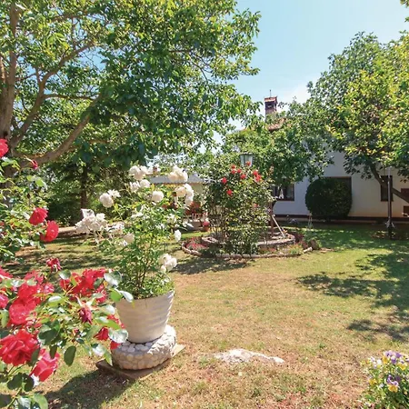 2 Bedroom Gorgeous In פולה