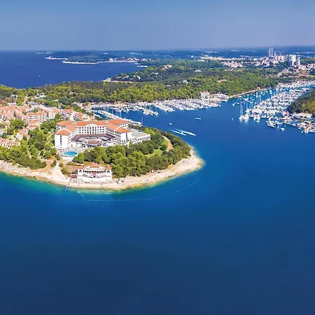 2 Bedroom Amazing In Lägenhet Pula
