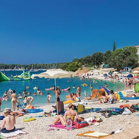 2 Bedroom Gorgeous In Pula