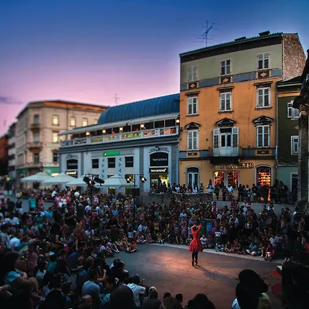 2 Bedroom Amazing In Lejlighed Pula