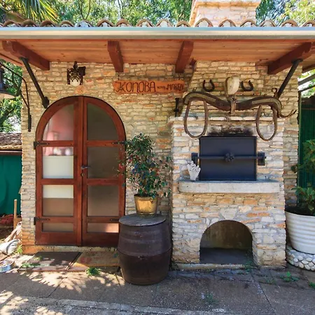 2 Bedroom Amazing In Lejlighed Pula