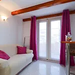 2 Bedroom Amazing In Apartman Póla