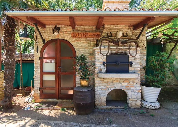 2 Bedroom Amazing In Lejlighed Pula